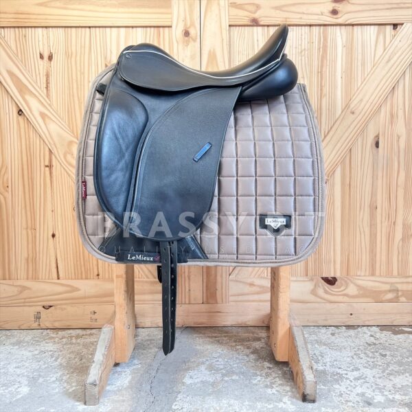 18" County Connection Custom Dressage Saddle